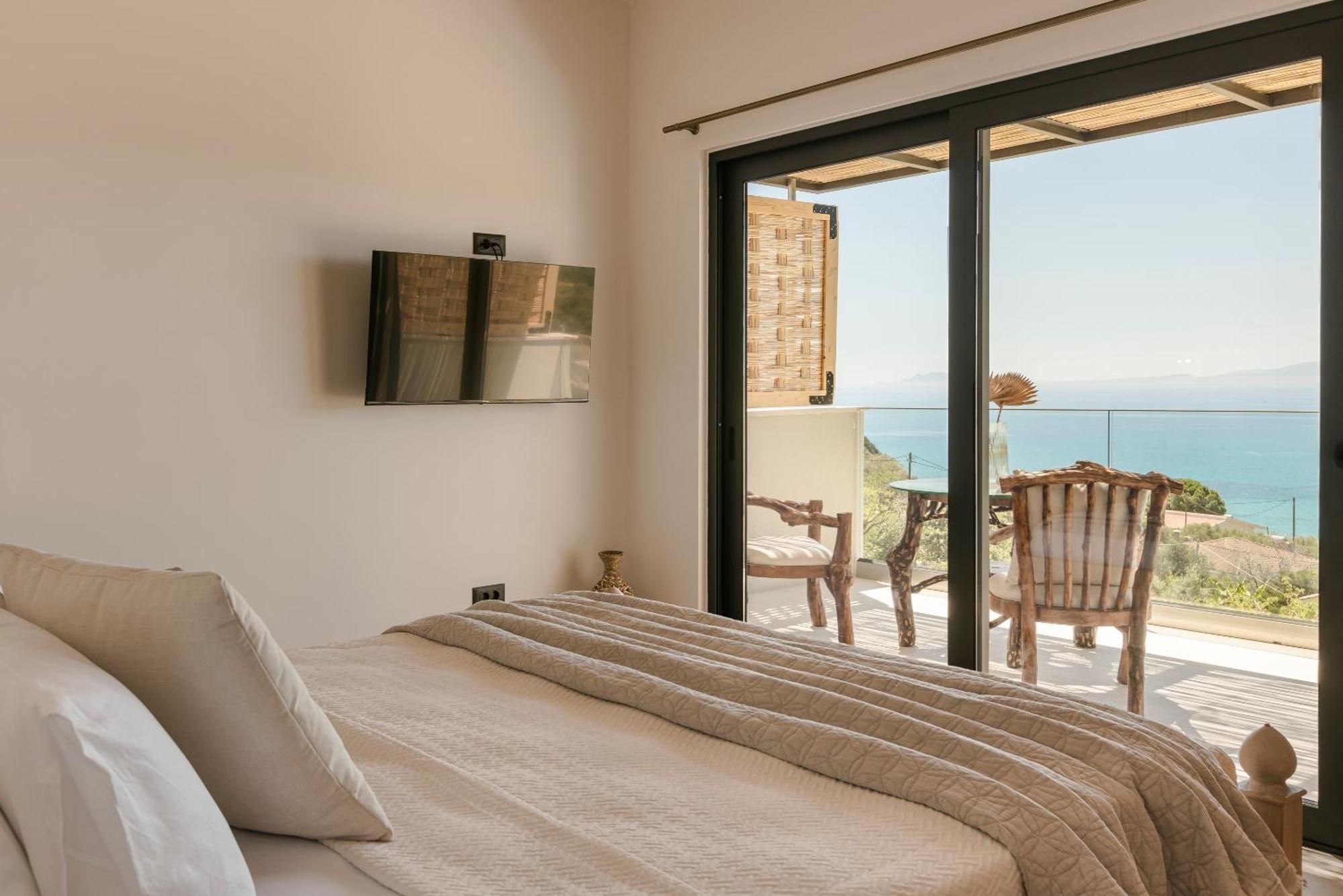 Hilaritas Luxury Suites Sea View, Private Pool & Jacuzzi Paradise Ratzaklion Exterior photo