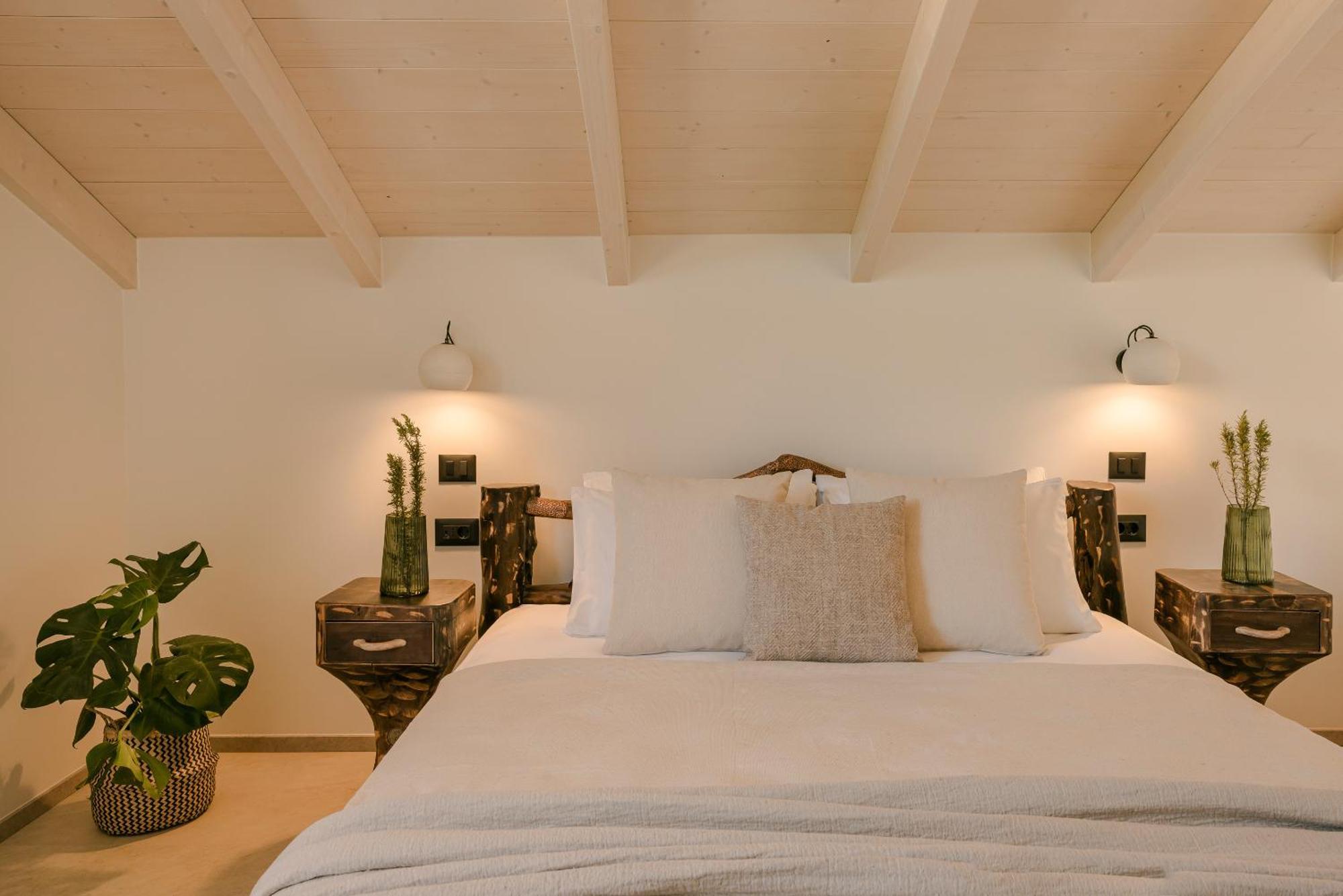 Hilaritas Luxury Suites Sea View, Private Pool & Jacuzzi Paradise Ratzaklion Exterior photo
